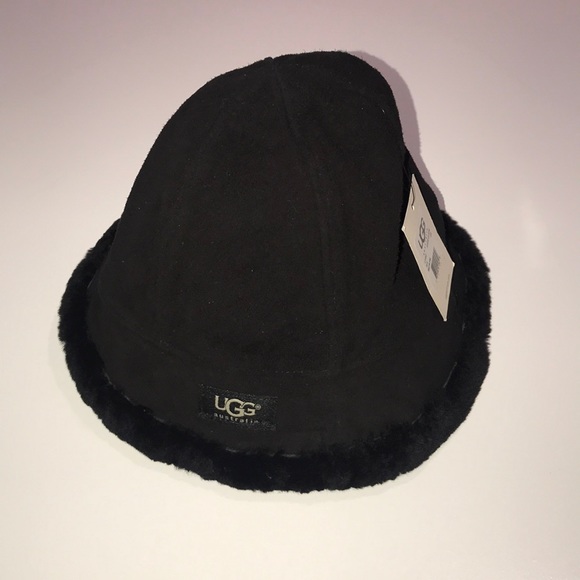 UGG Accessories - NWT UGG black fuzzy bucket hat